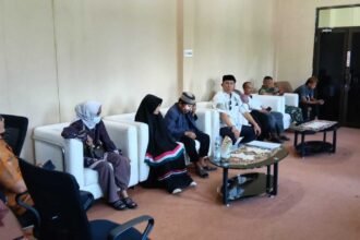 Audiensi awal digelar pada Selasa pagi lalu sekitar pukul 09.12 WITA di ruang Sekda Enrekang. Pertemuan tersebut dihadiri oleh ahli waris, perwakilan PT Kokon, dan Tim Gugus Tugas Reforma Agraria. Dari hasil audiensi tersebut, disepakati untuk melakukan pengecekan langsung di lokasi. (ft/ijy)