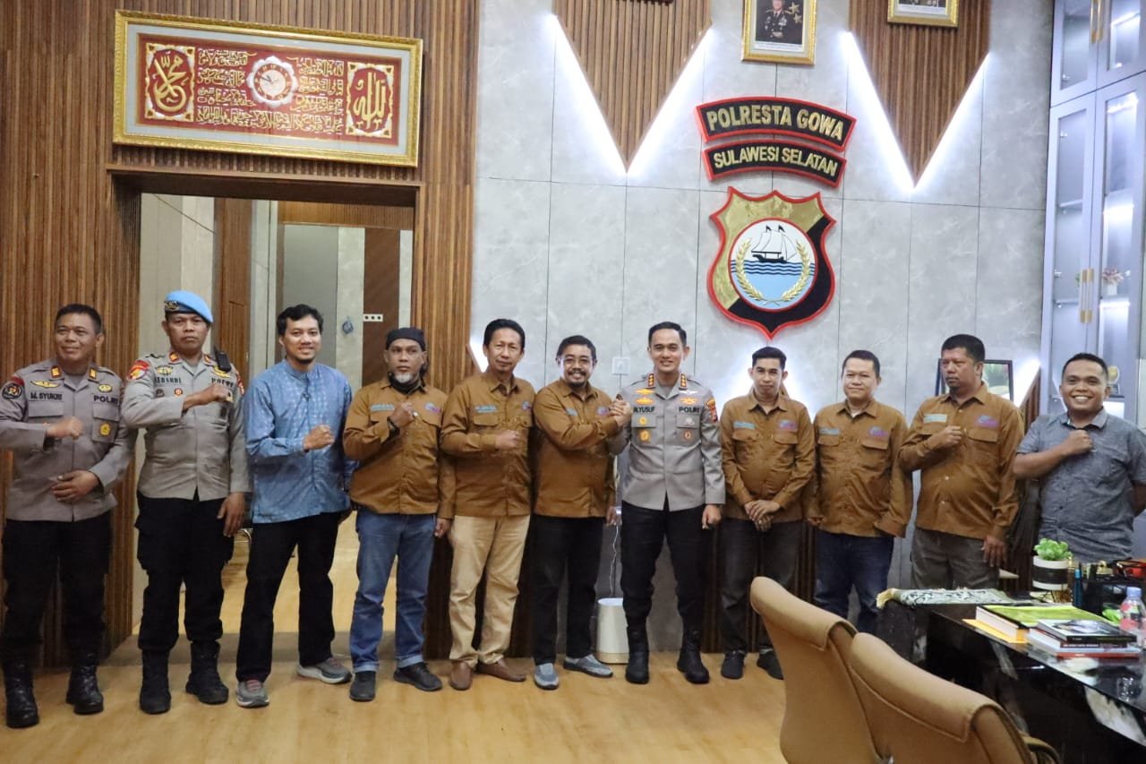 Kapolresta Gowa dan SMSI Bahas Sinergi Media serta Edukasi Bahaya Narkoba 2 Kepolisian bersinergi dengan media, Rabu (16/9/2026).