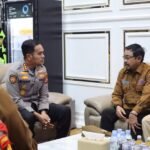 Pengurus Serikat Media Siber Indonesia (SMSI) Kabupaten Gowa bersama Kepala Kepolisian Resor Kota (Kapolresta) Gowa Kombes Pol. Dr. H. Muh Yusuf Usman, di Polresta Gowa, Rabu (16/9/2026). (ft/ho)