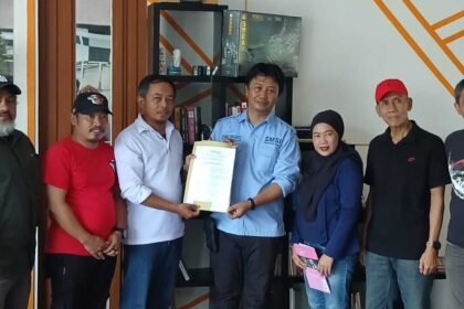 SMSI Lutim serahkan SK Panitia Muskab, persiapan menuju musyawarah November 2026.