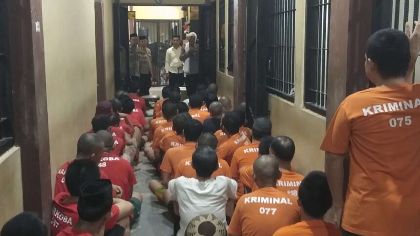 Polresta Gowa beri pembinaan rohani bagi tahanan, Senin (21/9/2026). (ft/ho)