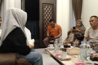Suasana pertemuan pihak terkait membahas penyelesaian persoalan pelaksanaan KDMP di wilayah Enrekang.
