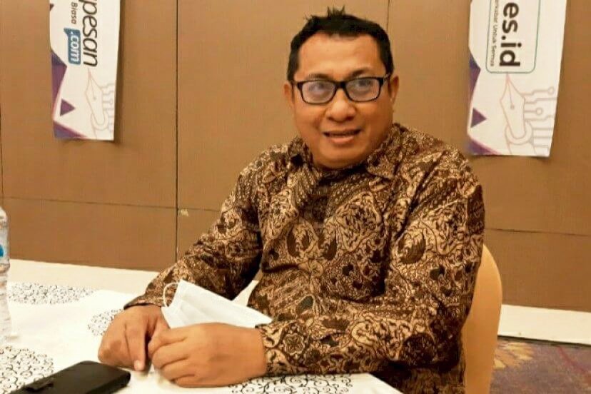 Firdaus, Ketua Umum Serikat Media Siber Indonesia (SMSI) dan Penasehat Persatuan Wartawan Indonesia (PWI) Pusat.