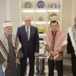 Pertemuan Ketua Palang Merah Indonesia (PMI) Jusuf Kalla dengan utusan Palestina di Jakarta, Senin (28/9/2026). (ft/rg/ho/mediapesancom)