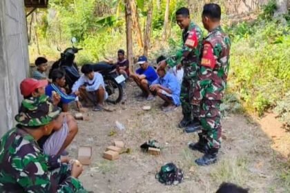 Babinsa Koramil 04/Teras Kodim 0724/Boyolali mengingatkan warga Dukuh Mancasan, Desa Krasak, Kecamatan Teras agar waspada terhadap risiko kebakaran selama musim kemarau, Senin (28/9/2026).