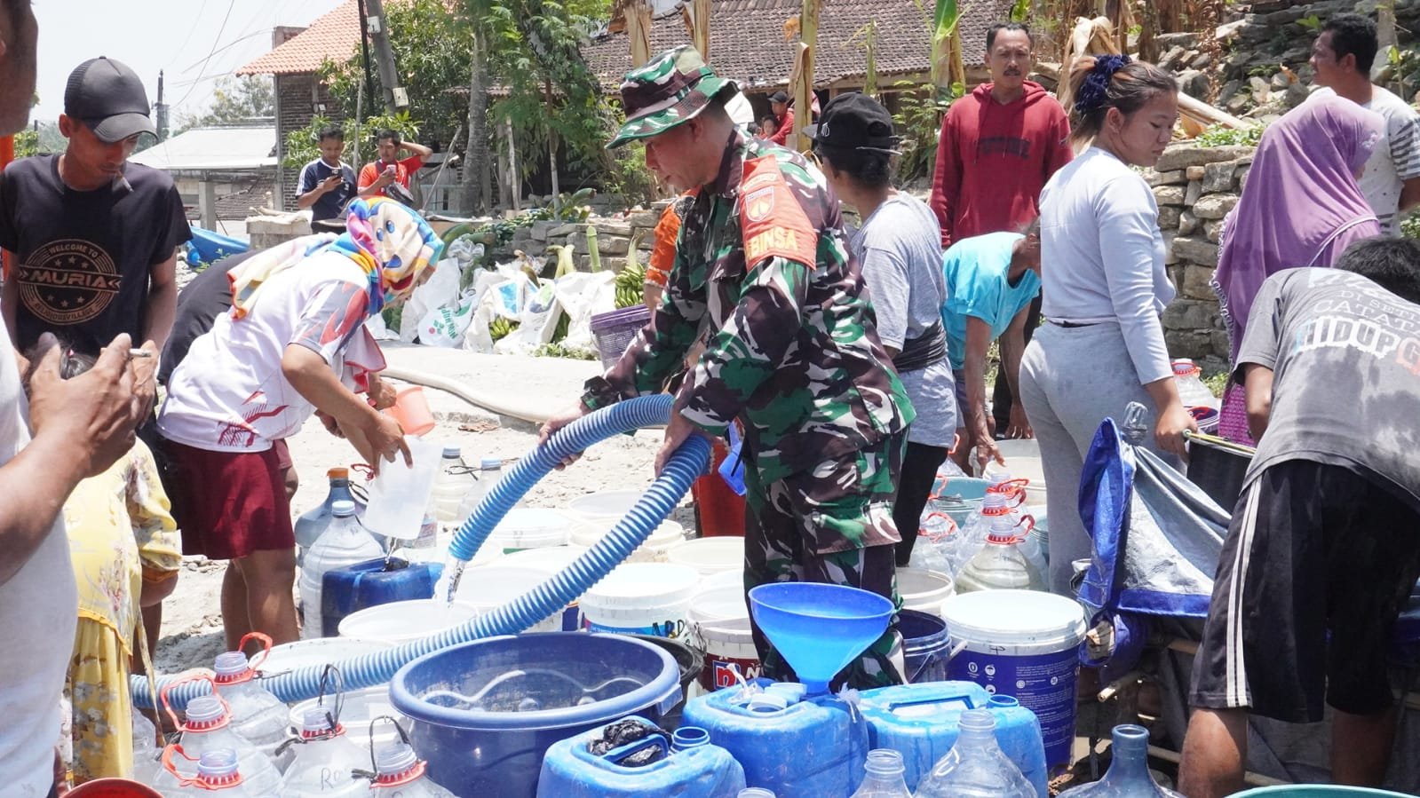 Kemarau Panjang Tekan Ketersediaan Air, TNI Salurkan Bantuan ke Warga Boyolali 2 IMG 20260929 WA1064