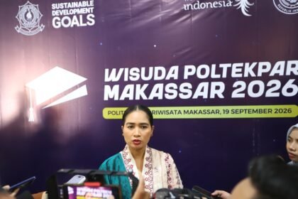 Wakil Menteri Pariwisata Ni Luh Puspa di sela kegiatan wisuda Politeknik Pariwisata Makassar di Makassar, Sulawesi Selatan, Sabtu (19/9/2026). (ft/ho)