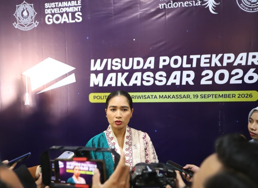 Wakil Menteri Pariwisata Ni Luh Puspa di sela kegiatan wisuda Politeknik Pariwisata Makassar di Makassar, Sulawesi Selatan, Sabtu (19/9/2026). (ft/ho)