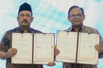 Ketua Dewan Pers Komaruddin Hidayat dan Menteri Perencanaan Pembangunan Nasional (PPN)/Kepala Bappenas Rachmat Pambudy.