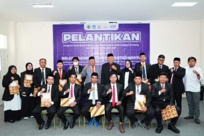 Universitas Muhammadiyah Enrekang (UNIMEN) menata ulang struktur organisasinya dengan mengisi sejumlah jabatan baru dan merotasi pejabat di berbagai lembaga serta program studi di Ruangan Ujian Kampus I UNIMEN, Jumat (2/10/2026). (ft/ho)
