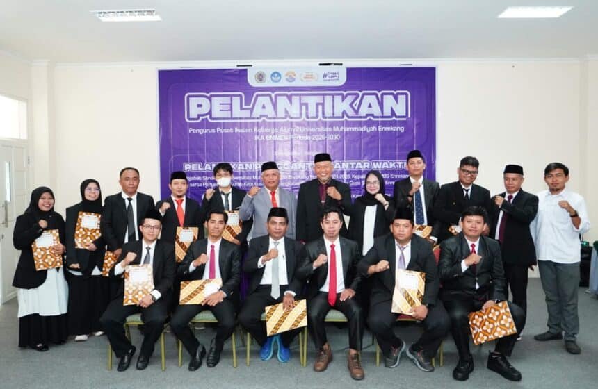 Universitas Muhammadiyah Enrekang (UNIMEN) menata ulang struktur organisasinya dengan mengisi sejumlah jabatan baru dan merotasi pejabat di berbagai lembaga serta program studi di Ruangan Ujian Kampus I UNIMEN, Jumat (2/10/2026). (ft/ho)