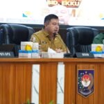 Sekjen Kemendagri Tomsi Tohir memimpin rapat koordinasi pengendalian inflasi daerah di Jakarta, Senin (5/10/2026).