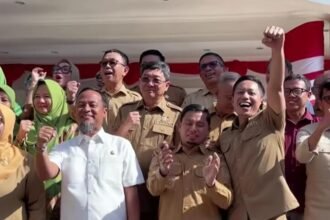Bupati Enrekang bersama jajaran Pemprov Sulsel dalam pelepasan simbolis bantuan produk susu untuk masyarakat di 24 kabupaten/kota se-Sulawesi Selatan.