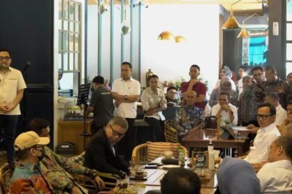 Komisi II DPR RI bersama pemerintah daerah membahas legalitas aset dan penguatan tata kelola pemerintahan di Makassar, Selasa, 6 Oktober 2026.