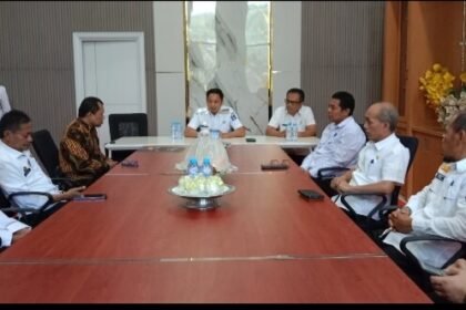 Pemerintah Kabupaten Enrekang, Sulawesi Selatan, bekerja sama dengan PT Asuransi Jasa Indonesia (Jasindo) dalam program asuransi pertanian di Ruang Rapat Bupati Enrekang, Rabu (7/10/2026). (ft/ho)