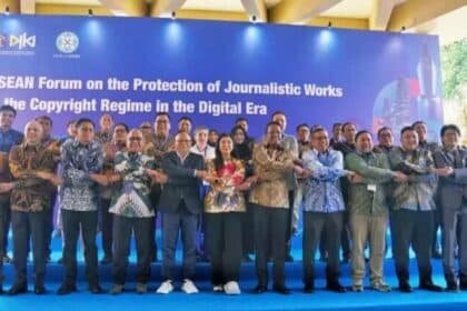 Delegasi dan pemangku kepentingan pers berfoto bersama dalam ASEAN Forum on the Protection of Journalistic Works in the Copyright Regime in the Digital Era di Bali, yang membahas penguatan perlindungan hak cipta karya jurnalistik di era digital.