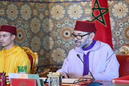 Raja Maroko Mohammed VI memimpin rapat Dewan Menteri di Istana Kerajaan di Rabat pada Sabtu (17/10/2026).