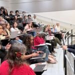 Jusuf Kalla menyampaikan kuliah tentang transisi energi hijau kepada mahasiswa Northern Illinois University di DeKalb, Illinois, Amerika Serikat, 20 Oktober 2026.