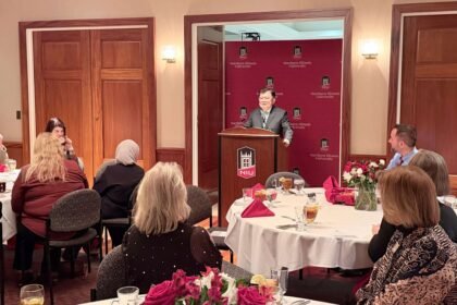 Sebagai dosen tamu selama dua pekan, Northern Illinois University (NIU) beri penghargaan kepada Jusuf Kalla, Selasa malam (20/10/2026) waktu setempat. (ft/ho)