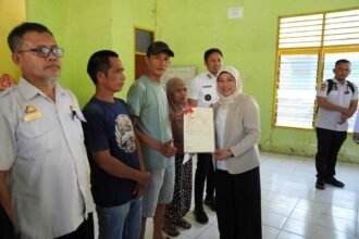 289 sertifikat tanah elektronik kepada warga Baraka, Rabu (21/10/2026). (ft/ho)