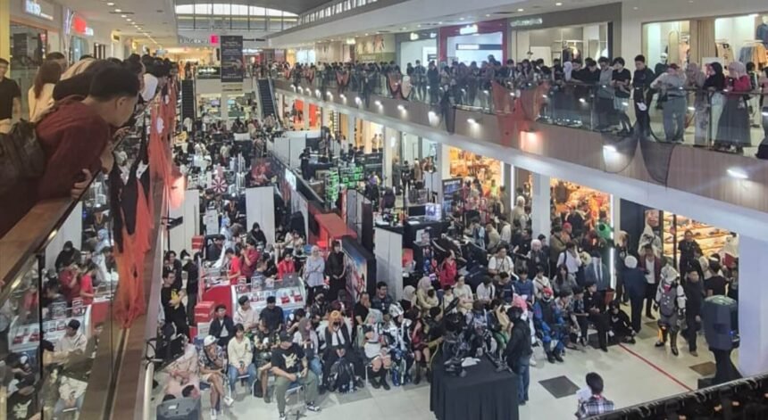 Antusiasme pengunjung memadati area Indonesia Game Experience (IGEX) 2026 di Cihampelas Walk, Bandung, dalam rangkaian pameran industri game dan teknologi digital, 22–25 Oktober 2026.